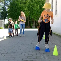 На летней площадке Дома культуры стоял такой зв...